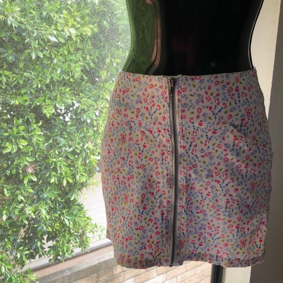 H&M Floral Zip Up Skirt 🌸 - Picture 4 of 8